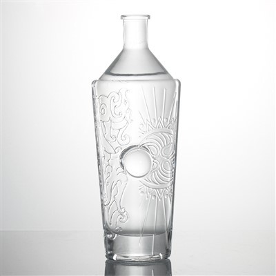 Upphleypt viskí glerflaska með korki