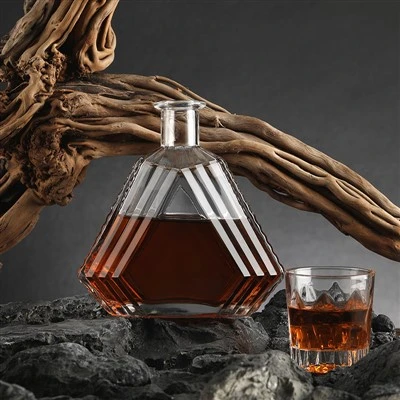Mismunandi gerðir Brandy Glass XO Flaska 700 ML